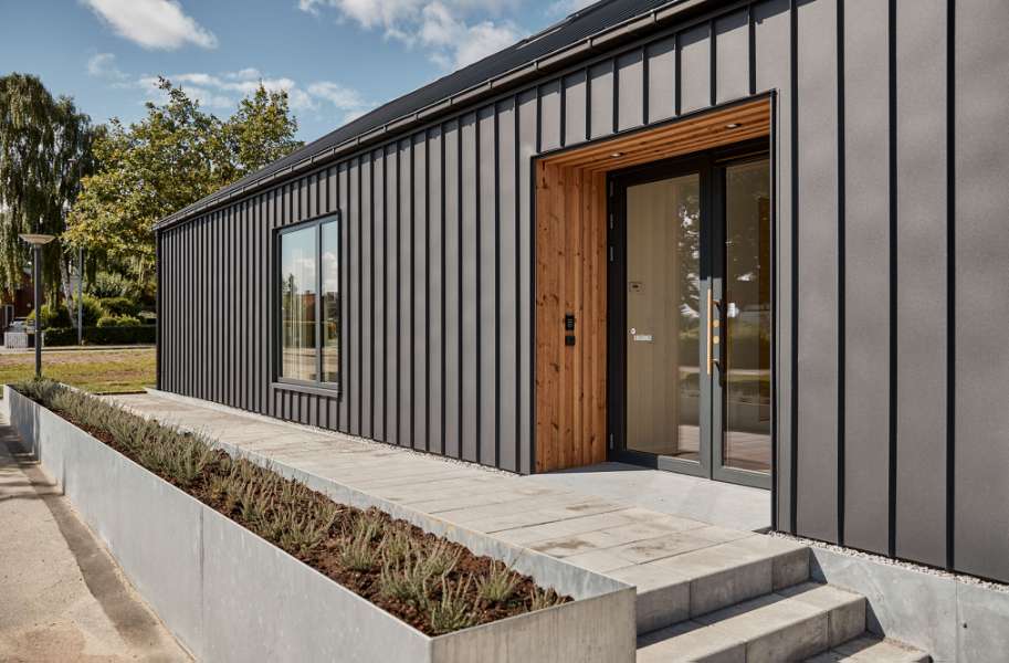 Tilbygning i stål og træ skaber ekstra plads til ”udlån” på Risskov Bibliotek, Risskov Bibliotek - Fortebakken 1, 8240 Risskov